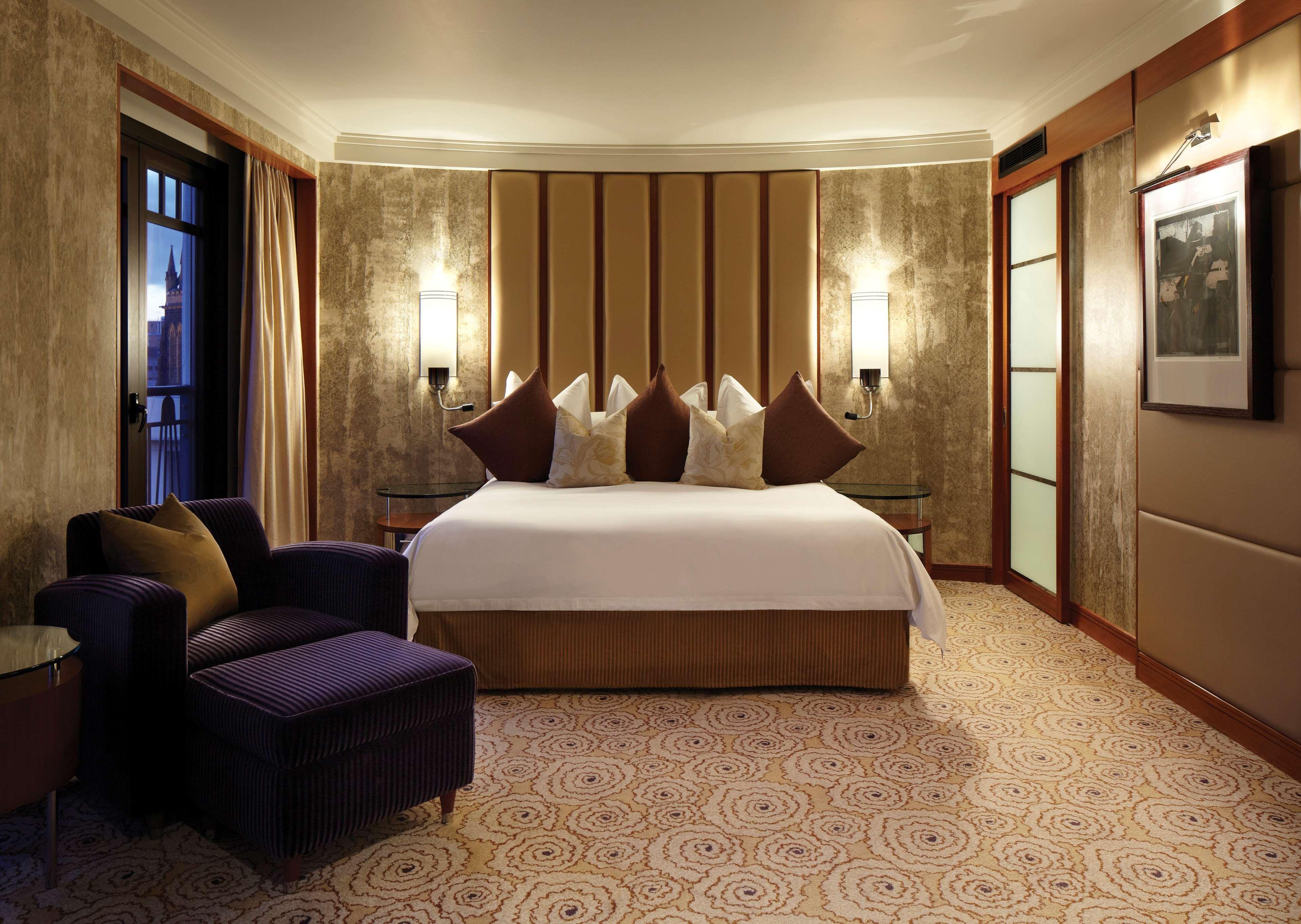 Park Hyatt Melbourne Hotell Eksteriør bilde A bedroom at the Mandarin Oriental, London