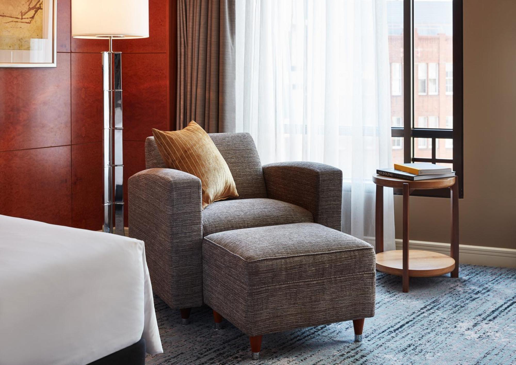 Park Hyatt Melbourne Hotell Eksteriør bilde A chair and ottoman