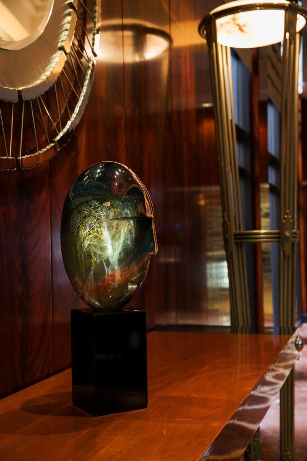 Park Hyatt Melbourne Hotell Eksteriør bilde The Star of India, a large star sapphire, on display at the Natural History Museum, London