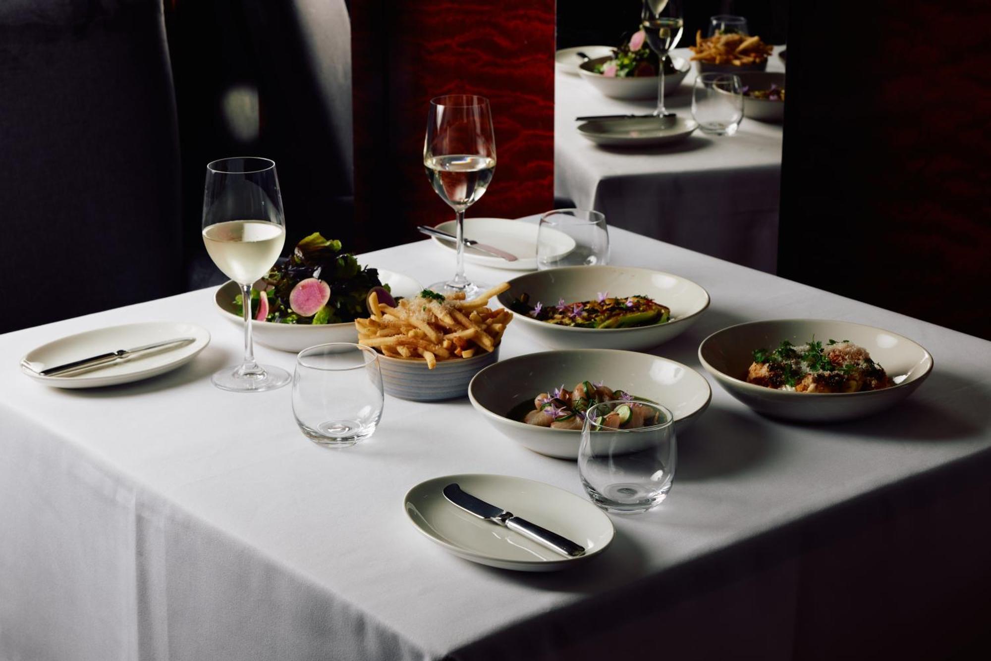 Park Hyatt Melbourne Hotell Eksteriør bilde A selection of dishes at the restaurant