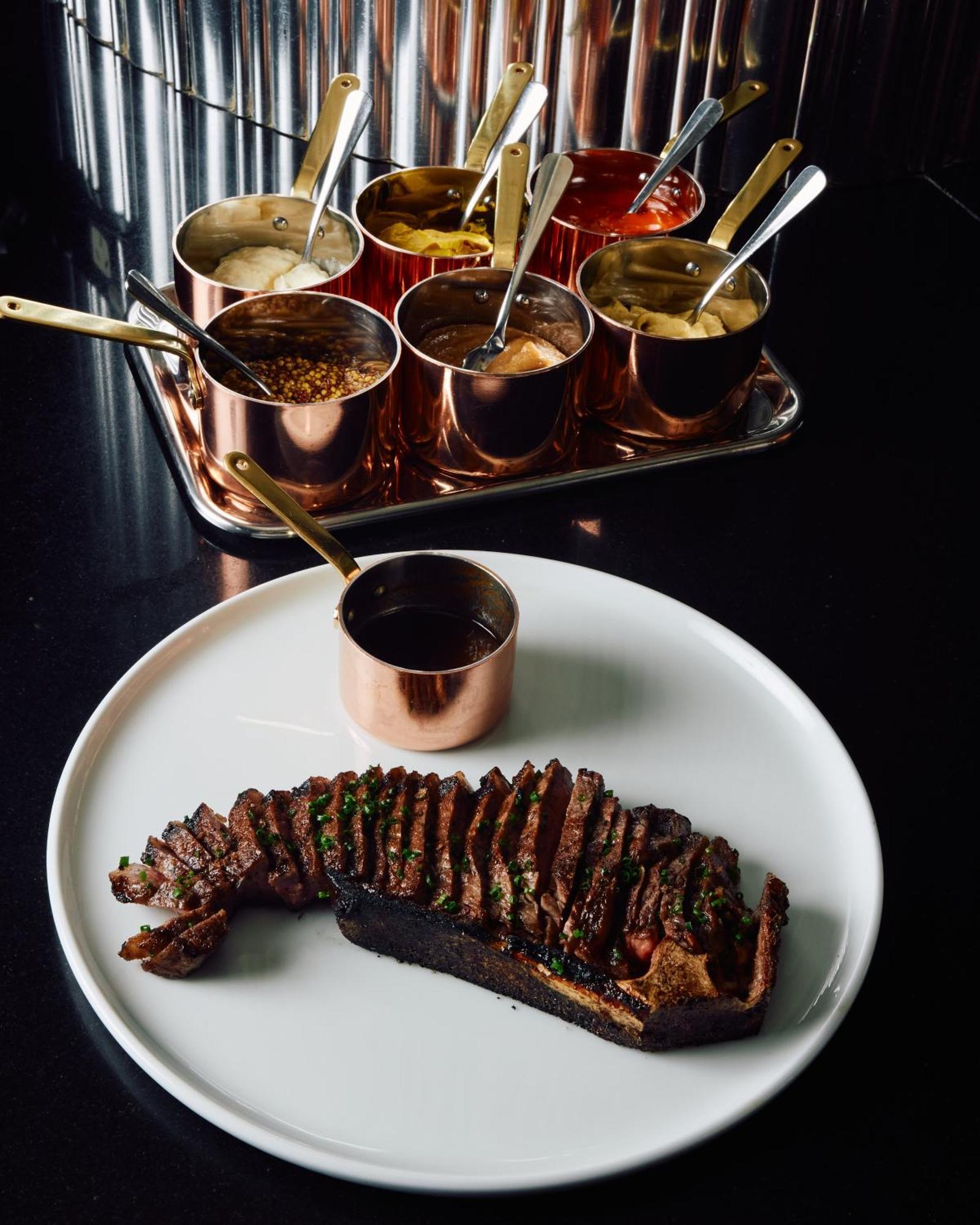 Park Hyatt Melbourne Hotell Eksteriør bilde A steak at the restaurant