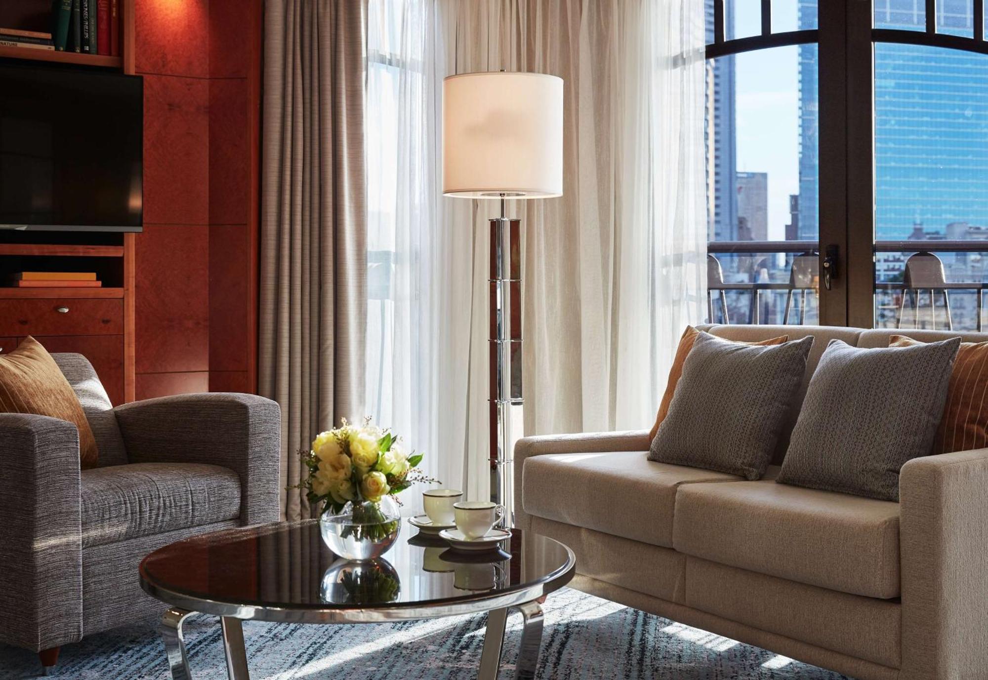 Park Hyatt Melbourne Hotell Eksteriør bilde A living room at the Mandarin Oriental, New York