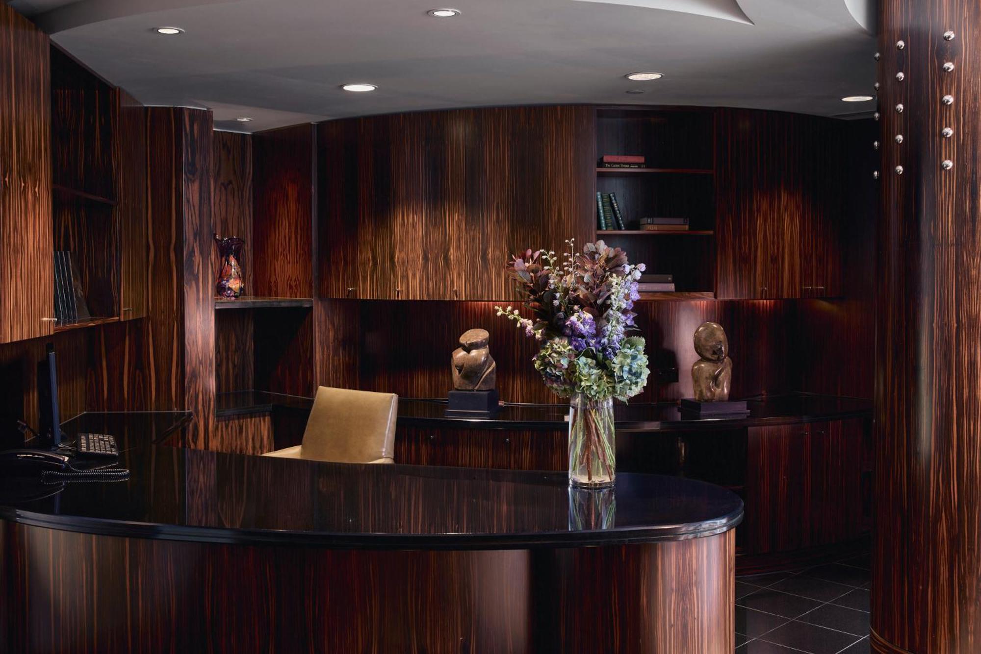 Park Hyatt Melbourne Hotell Eksteriør bilde The reception desk at the hotel